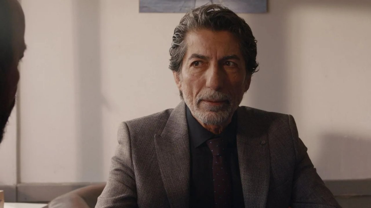 Tradimento, anticipazioni 26 maggio: Guzide scopre che Tarik la sta spiando