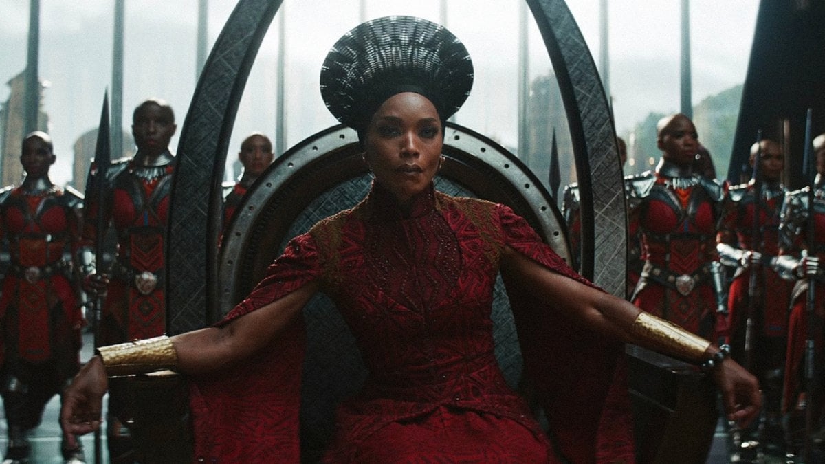 black panther 3 angela bassett parla del possibile ritorno della regina ramonda