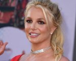 Britney Spears fuma in aereo e scatena il caos: “Pensavo fosse uno di quelli in cui si poteva!”