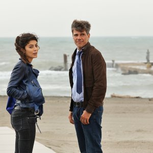 Doppio gioco. Alessandra Mastronardi e Domenico Diele in una scena della serie.