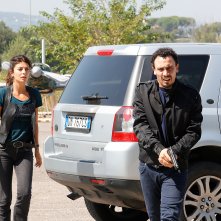 Doppio gioco. Alessandra Mastronardi e Simone Liberati in una scena della serie.