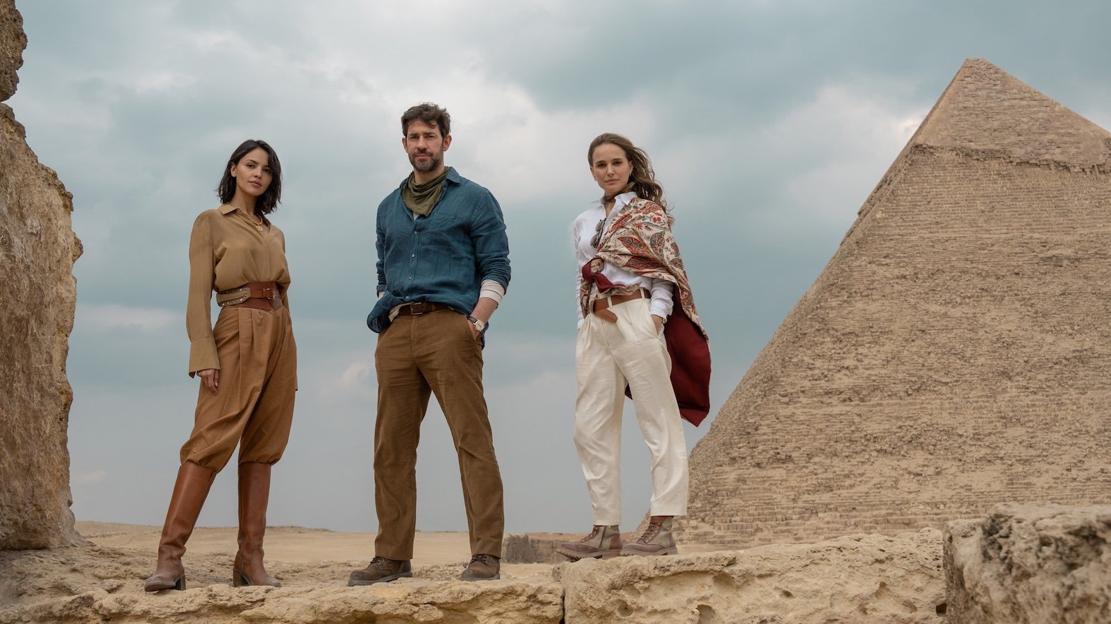 Fountain of Youth: Eiza González, John Krasinski e Natalie Portman in una scena