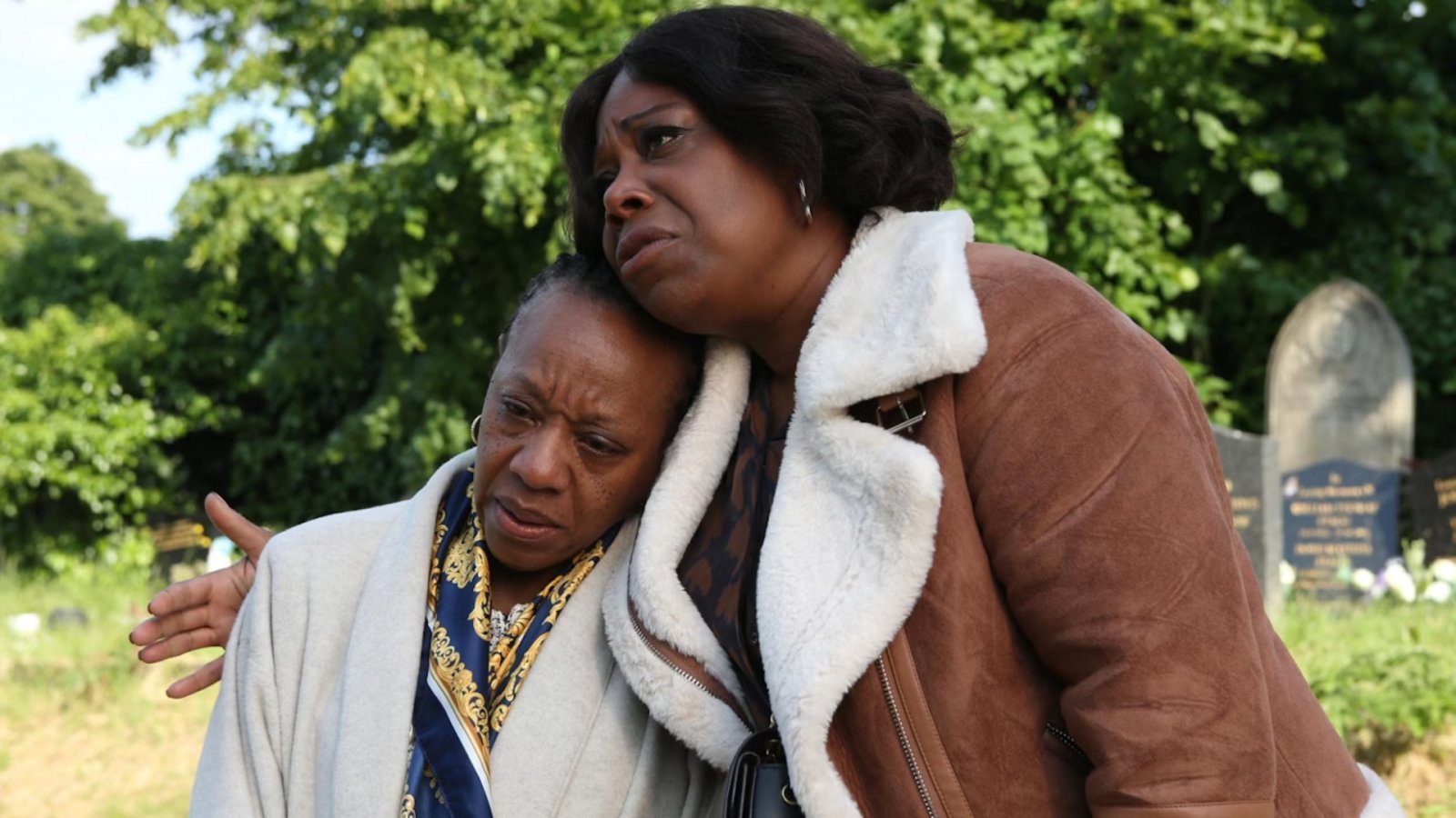 Michele Austin e Marianne Jean-Baptiste in Scomode verità di Mike Leigh