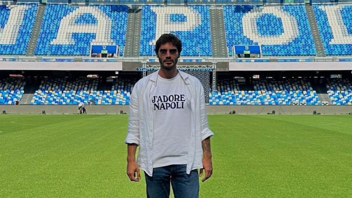 Stefano De Martino oggi su Rai 2 per la festa scudetto del Napoli: a che ora seguire la diretta