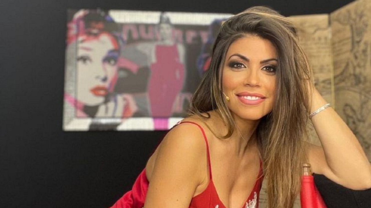 La Volta Buona, Flora Canto replica a Lunetta Savino: "Enrico Brignano un pessimo baciatore? Uscita infelice"