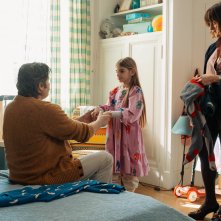 Unicorni: Edoardo Pesce, Valentin Lodovini e il piccolo Daniele Scardini in una scena