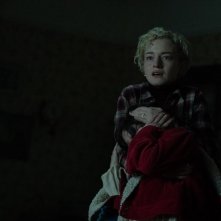 Weapons: Julia Garner in una sequenza