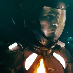 Eternal - Odissea negli abissi: Simon Sears con indosso lo scafandro da palombaro