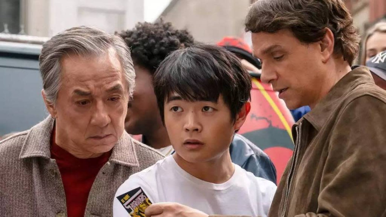 Karate Kid: Legends, Jackie Chan, Ben Wang e Ralph Macchio in una scena