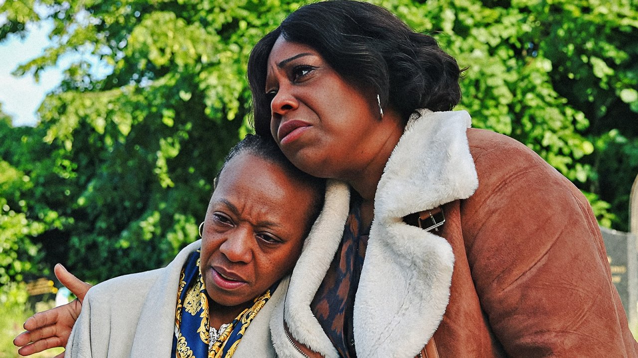 Michele Austin e Marianne Jean-Baptiste in Scomode verità di Mike Leigh