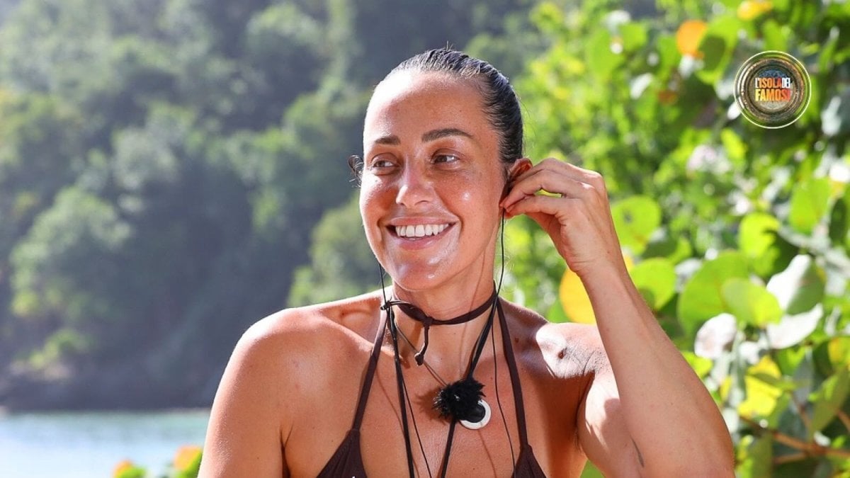 l isola dei famosi teresanna affonda jasmin è irritante sia nello sguardo che nei modi da Movieplayer.it l isola dei famosi teresanna affonda jasmin è irritante sia nello sguardo che nei modi