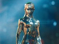 I Fantastici 4: Gli Inizi, primo sguardo completo alla Silver Surfer di Julia Garner