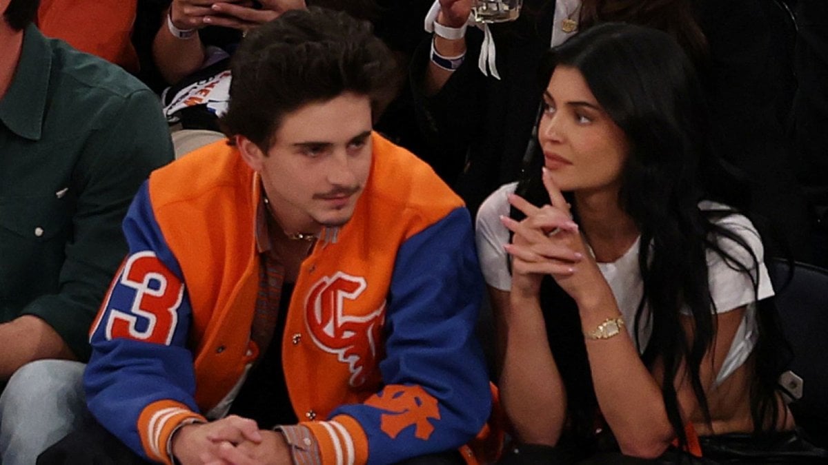 Timothée Chalamet e Kylie Jenner inseparabili alla partita dei Knicks Timothée Chalamet e Kylie Jenner inseparabili alla partita dei Knicks