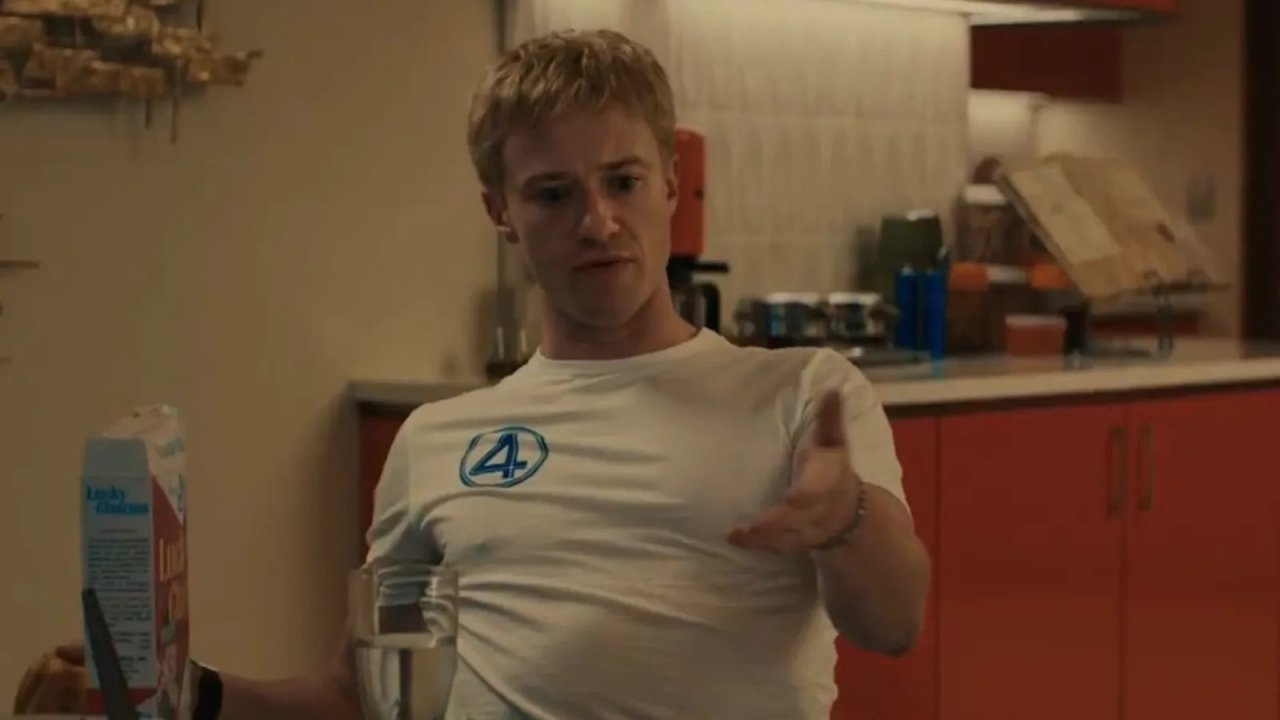 Una foto di Joseph Quinn nel film Marvel