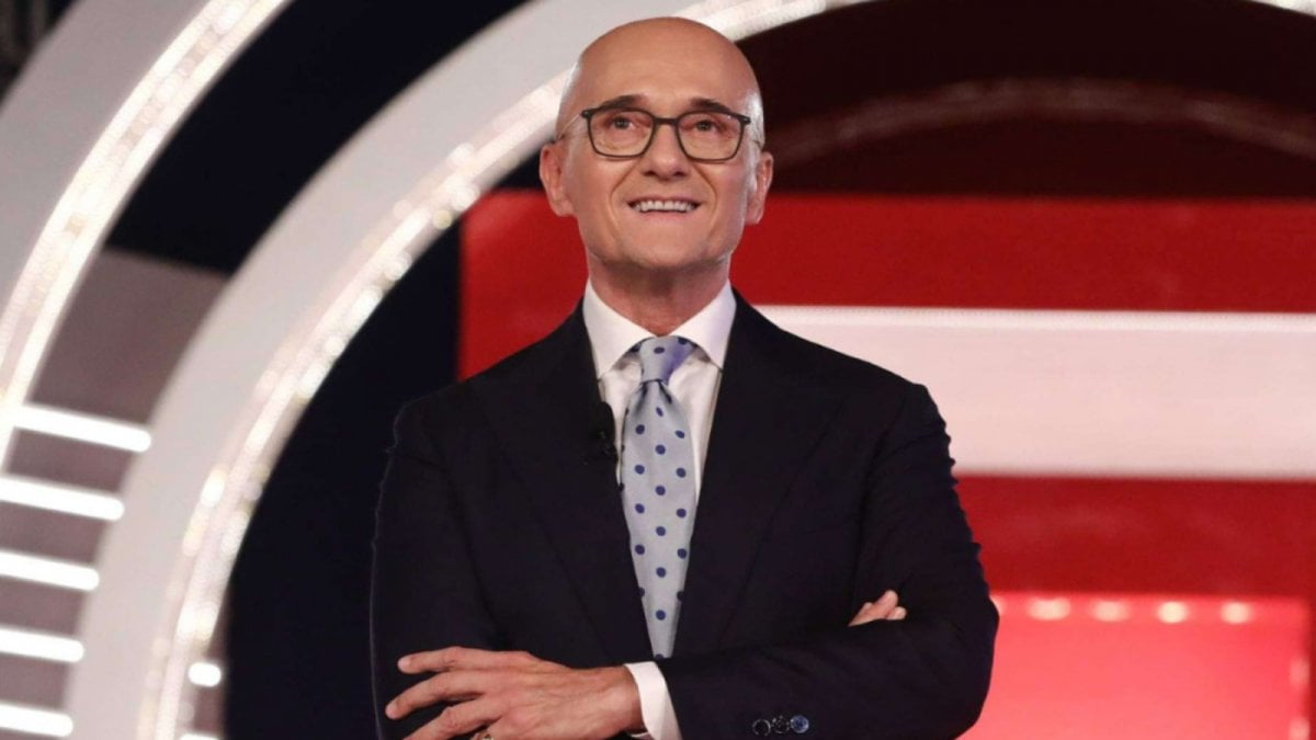 grande fratello gold via beatrice luzzi e cesara buonamici le nuove opinioniste saranno due amiche famose