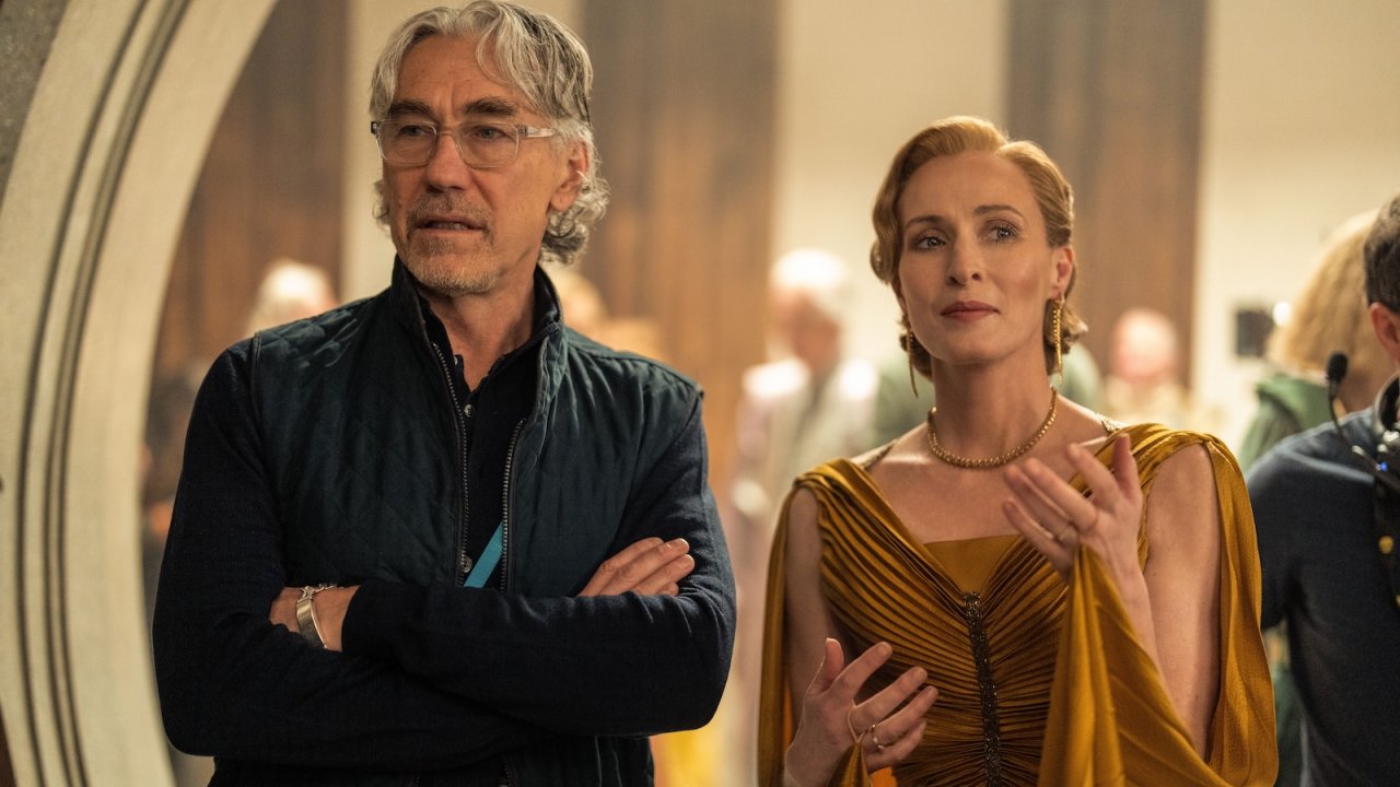 Tony Gilroy e Genevieve O'Reilly sul set di Andor