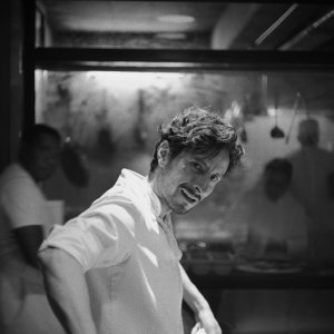 Aragoste a Manhattan: Raùl Briones in una scena