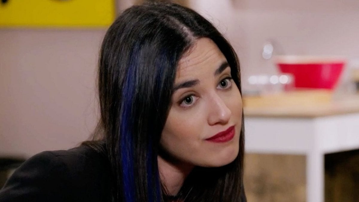 Un Posto al Sole, anticipazioni 4 giugno: Micaela torna a Napoli e porta scompiglio Un Posto al Sole, anticipazioni 4 giugno: Micaela torna a Napoli e porta scompiglio