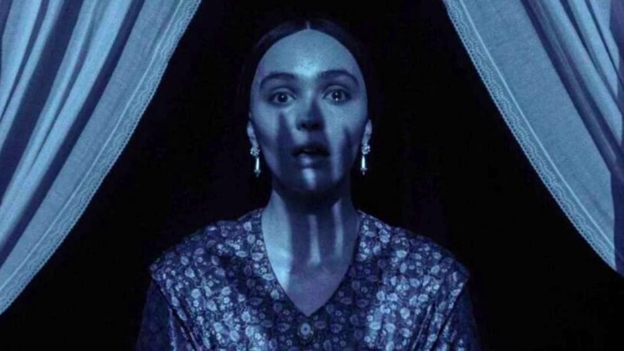 Nosferatu: Lily-Rose Depp in una scena del film