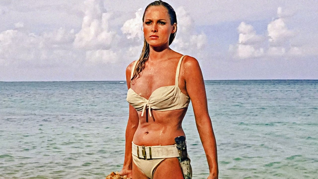 Ursula Andress in Agente 007- Licenza di Uccidere (1962)
