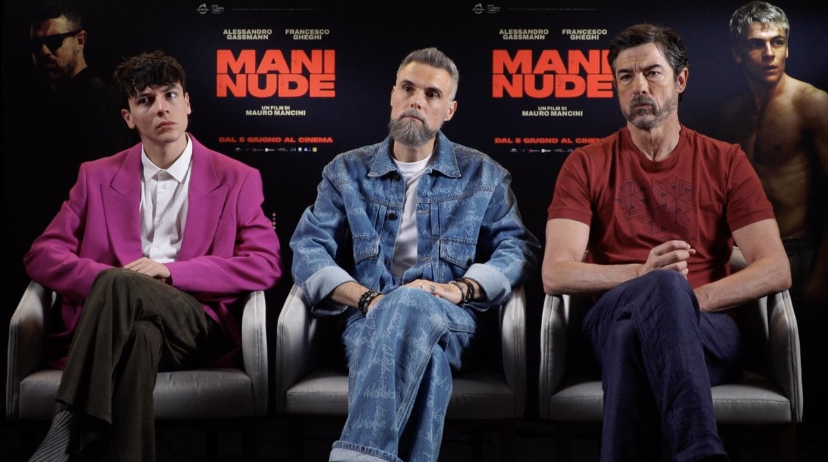 Mani Nude e la retorica della forza: intervista a Francesco Gheghi, Mauro Mancini, Alessandro Gassmann Mani Nude e la retorica della forza: intervista a Francesco Gheghi, Mauro Mancini, Alessandro Gassmann