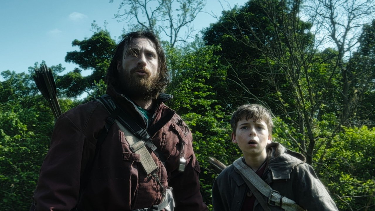 Aaron Taylor-Johnson e figlio in fuga dagli zombie
