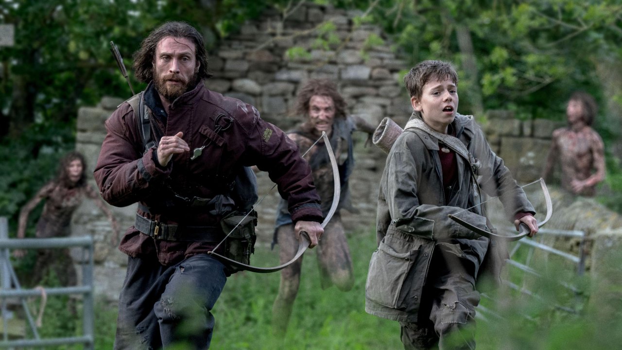 Aaron Taylor-Johnson e Alfie Williams in fuga