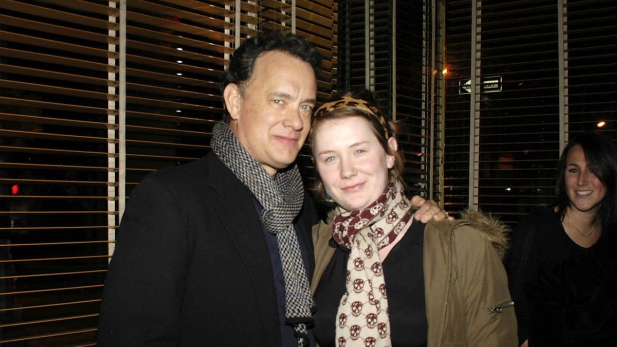 Tom Hanks non è sorpreso dalle rivelazioni della figlia nel memoir: "Veniamo tutti da vite segnate e fragili" Tom Hanks non è sorpreso dalle rivelazioni della figlia nel memoir: "Veniamo tutti da vite segnate e fragili"