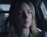 Saoirse Ronan rischia di impazzire nel video di Psycho Killer diretto da Mike Mills