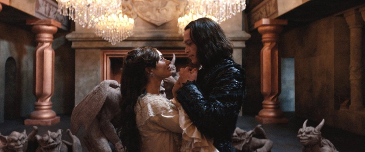 Dracula: il vampiro di Luc Besson nel trailer con Caleb Landry Jones, nel cast anche Matilda De Angelis Dracula: il vampiro di Luc Besson nel trailer con Caleb Landry Jones, nel cast anche Matilda De Angelis