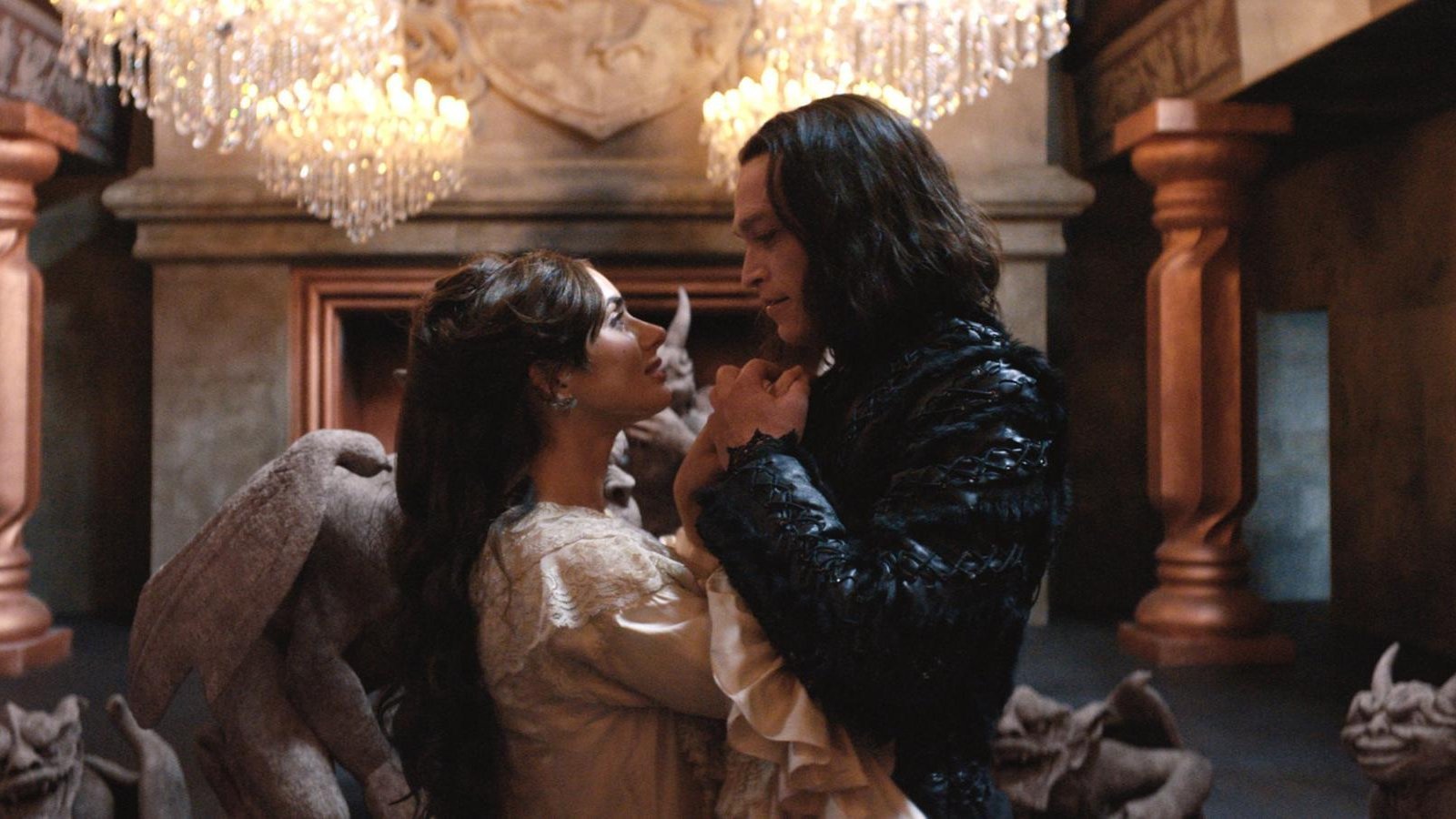 Caleb Landry Jones danza con Zoe Bleu Sidel
