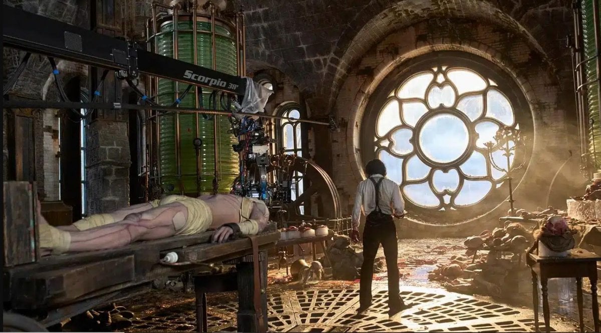 frankenstein di guillermo del toro vietato ai minori per violenza sanguinosa e immagini raccapriccianti 