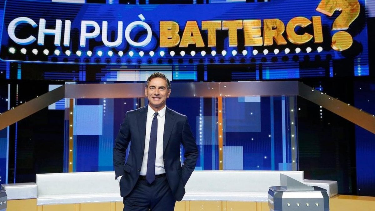 Chi può batterci? torna da stasera su Rai 1 con Marco Liorni e qualche novità: gli ospiti del 7 giugno Chi può batterci? torna da stasera su Rai 1 con Marco Liorni e qualche novità: gli ospiti del 7 giugno