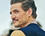 Pedro Pascal, il sex symbol che sta cambiando l'idea di mascolinità