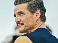 Pedro Pascal, il sex symbol che sta cambiando l'idea di mascolinità