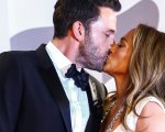 Serena Rossi: 'Il bacio a Venezia tra Ben Affleck e Jennifer Lopez? Se pomici in pubblico qualcosa non va'