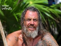 L'Isola dei famosi, Mirko Frezza e Teresanna ai ferri corti: fa discutere la frase sessista sulle pentole