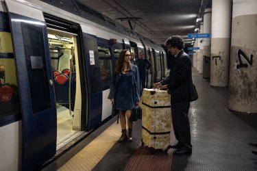 Pesci Piccoli Aurora Leone Scena Seconda Stagione Serie Tv Prime Video
