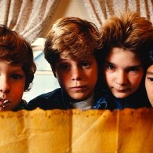 Sul set de I Goonies: Jeff Cohen, Sean Astin, Corey Feldman e Jonathan Ke Quan