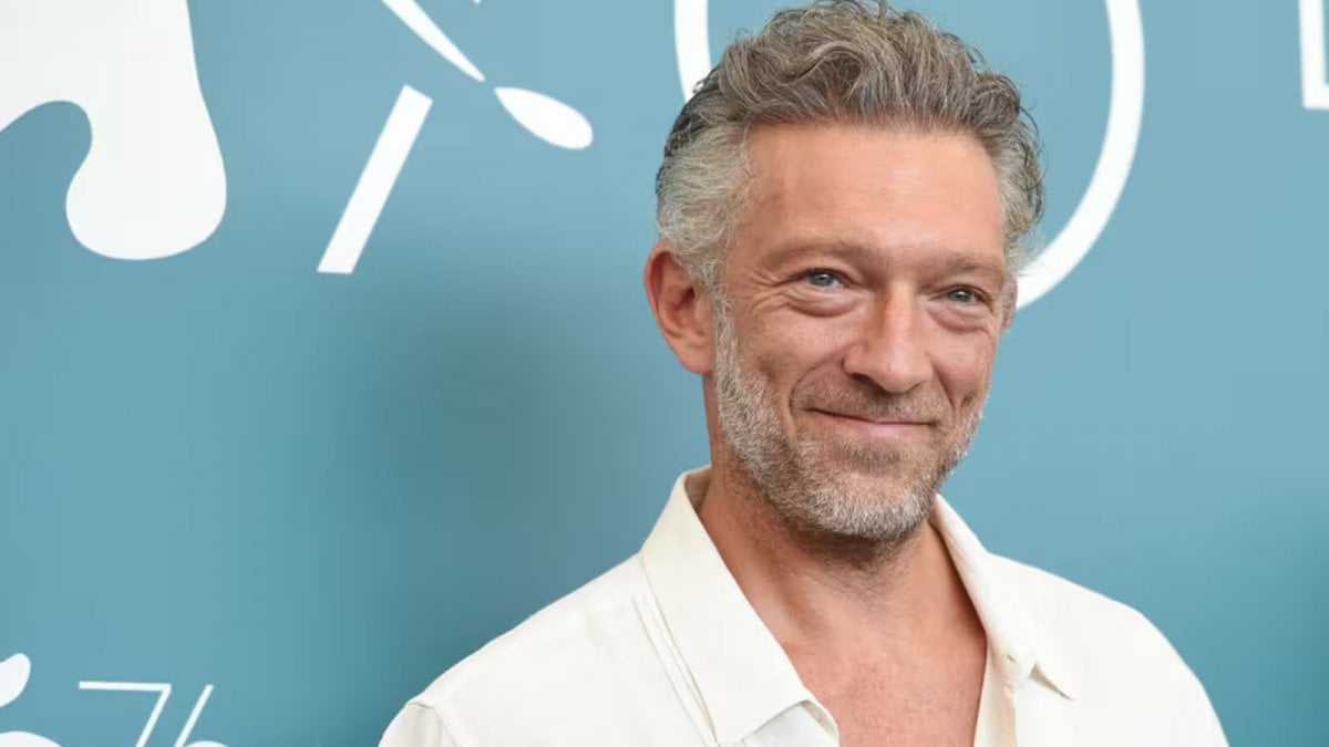 vincent cassel sar224 quasimodo in un film netflix ispirato all opera di victor hugo