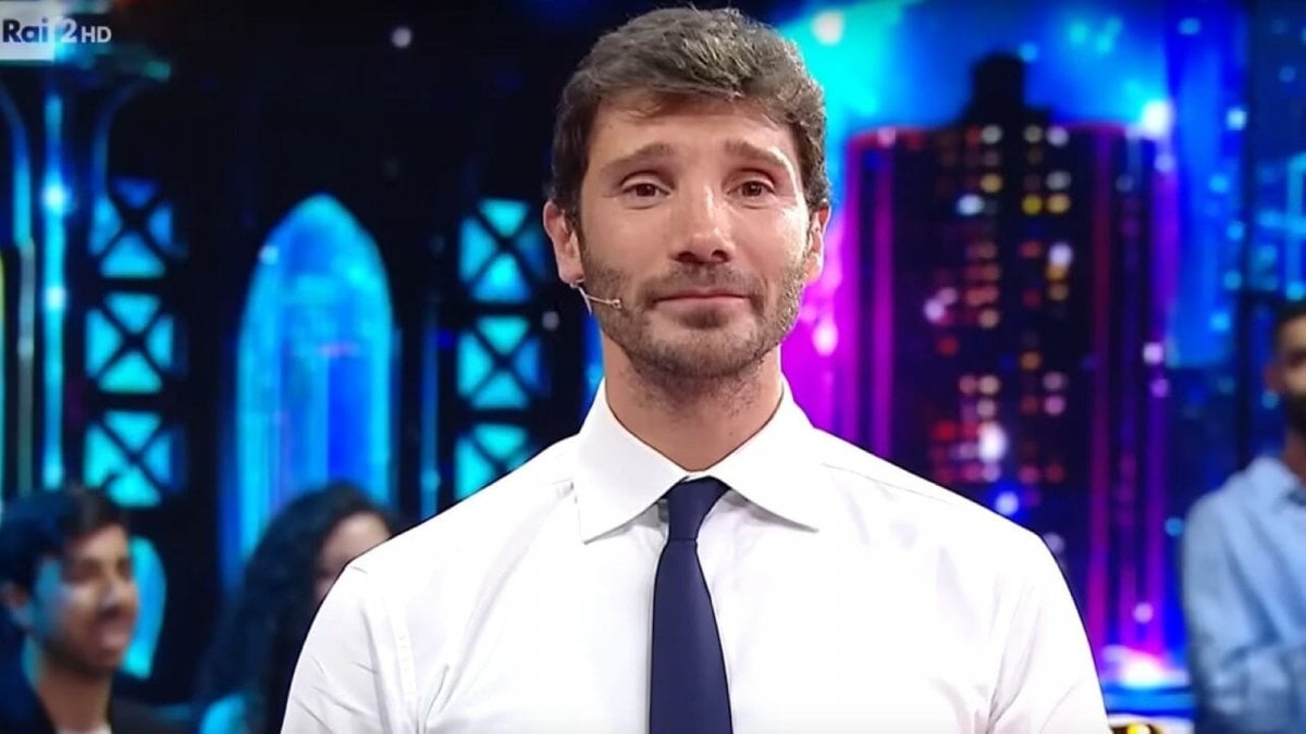 Stefano De Martino rinnova con Stasera tutto è possibile? Il pressing della Rai sul conduttore