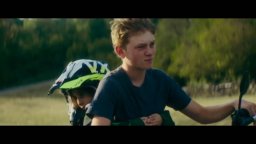 Tutto in un'estate - Trailer italiano del film di Louise Courvoisier