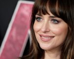 Dakota Johnson: 'Hollywood non prende rischi perché le decisioni sono prese da chi non guarda film'