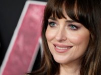Dakota Johnson: 'Hollywood non prende rischi perché le decisioni sono prese da chi non guarda film'