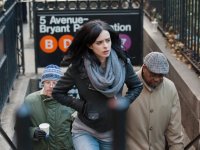 Daredevil: Born Again, Krysten Ritter torna come Jessica Jones nelle nuove foto dal set