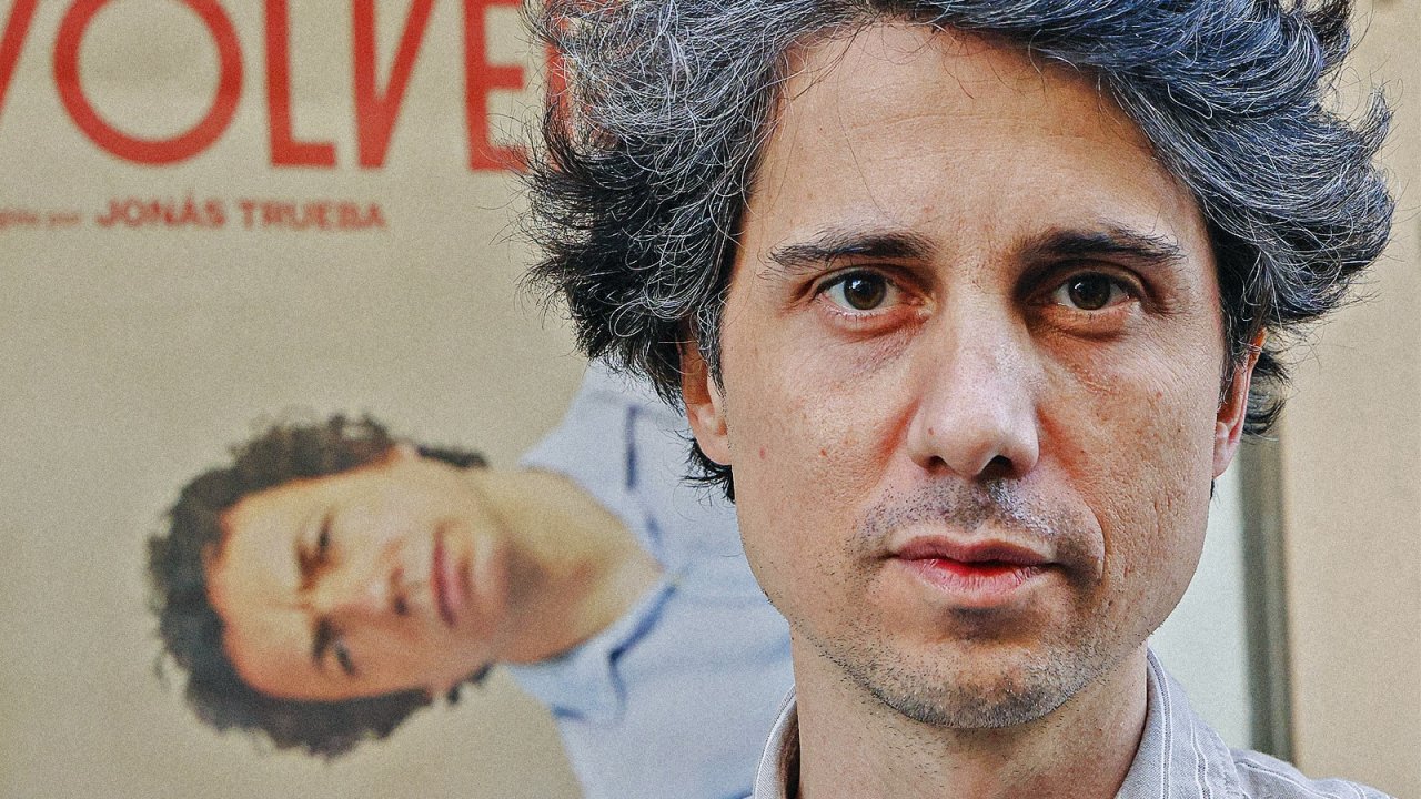 Il regista Jonas Trueba sul set del film con Fernando Trueba e Itsaso Arana