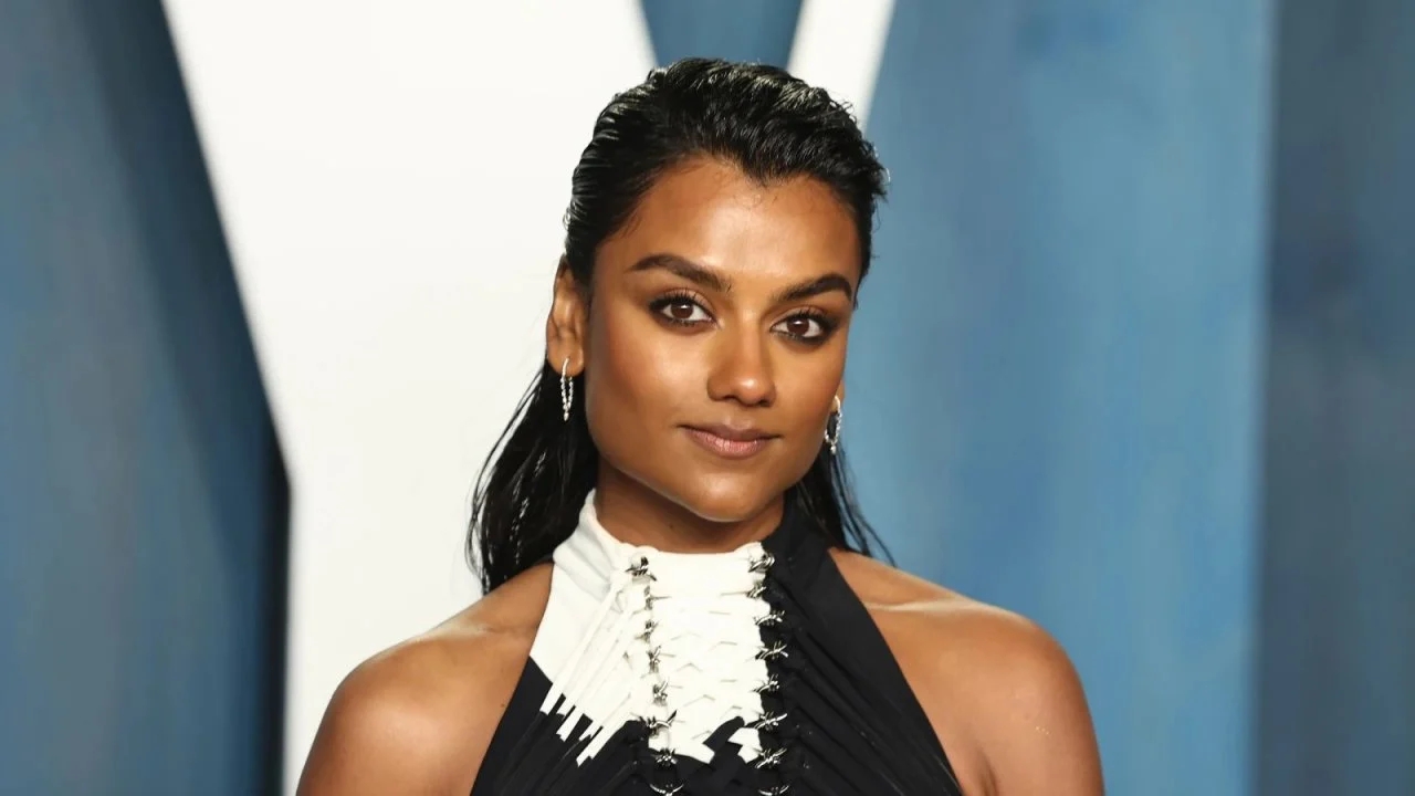 Primo piano di Simone Ashley