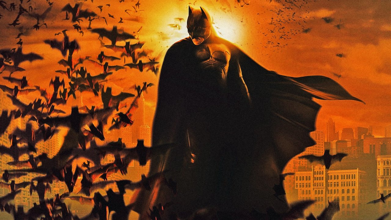 Christian Bale interpreta Batman in una scena di Batman Begins