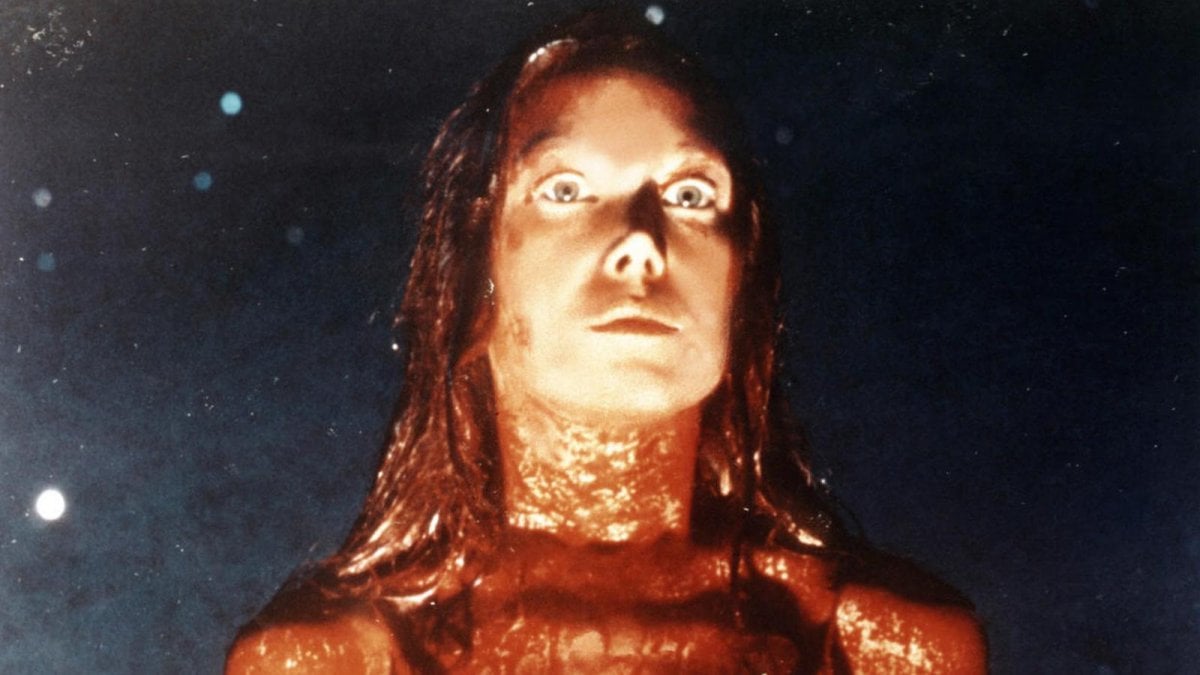 carrie al via le riprese della serie horror di mike flanagan tratta da stephen king primo sguardo al logo