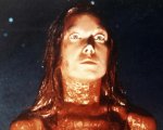 Carrie: al via le riprese della serie horror di Mike Flanagan tratta da Stephen King, primo sguardo al logo